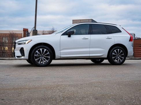 Certified 2025 Volvo XC60 B5 Plus image 3