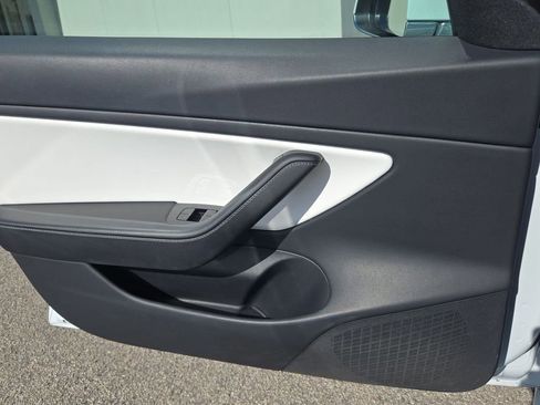 Used 2018 Tesla Model 3 Mid Range image 12