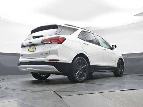 Used 2022 Chevrolet Equinox RS w/ LPO, Cargo Package AWD/4WD image 32