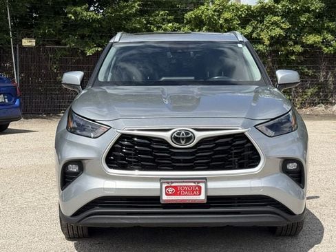 Used 2024 Toyota Highlander XLE FWD image 8