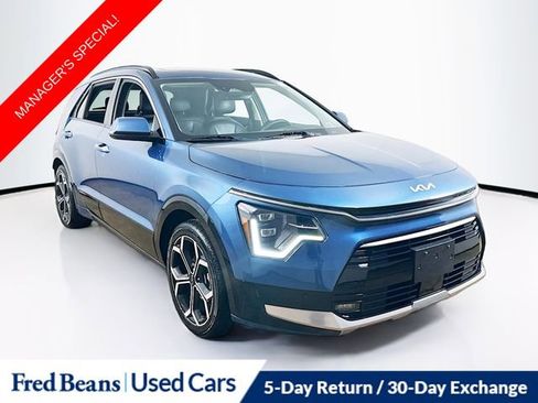 Used 2023 Kia Niro SX Touring image 1