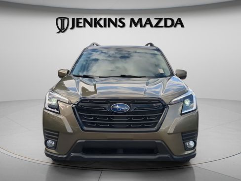 Used 2023 Subaru Forester Premium image 2