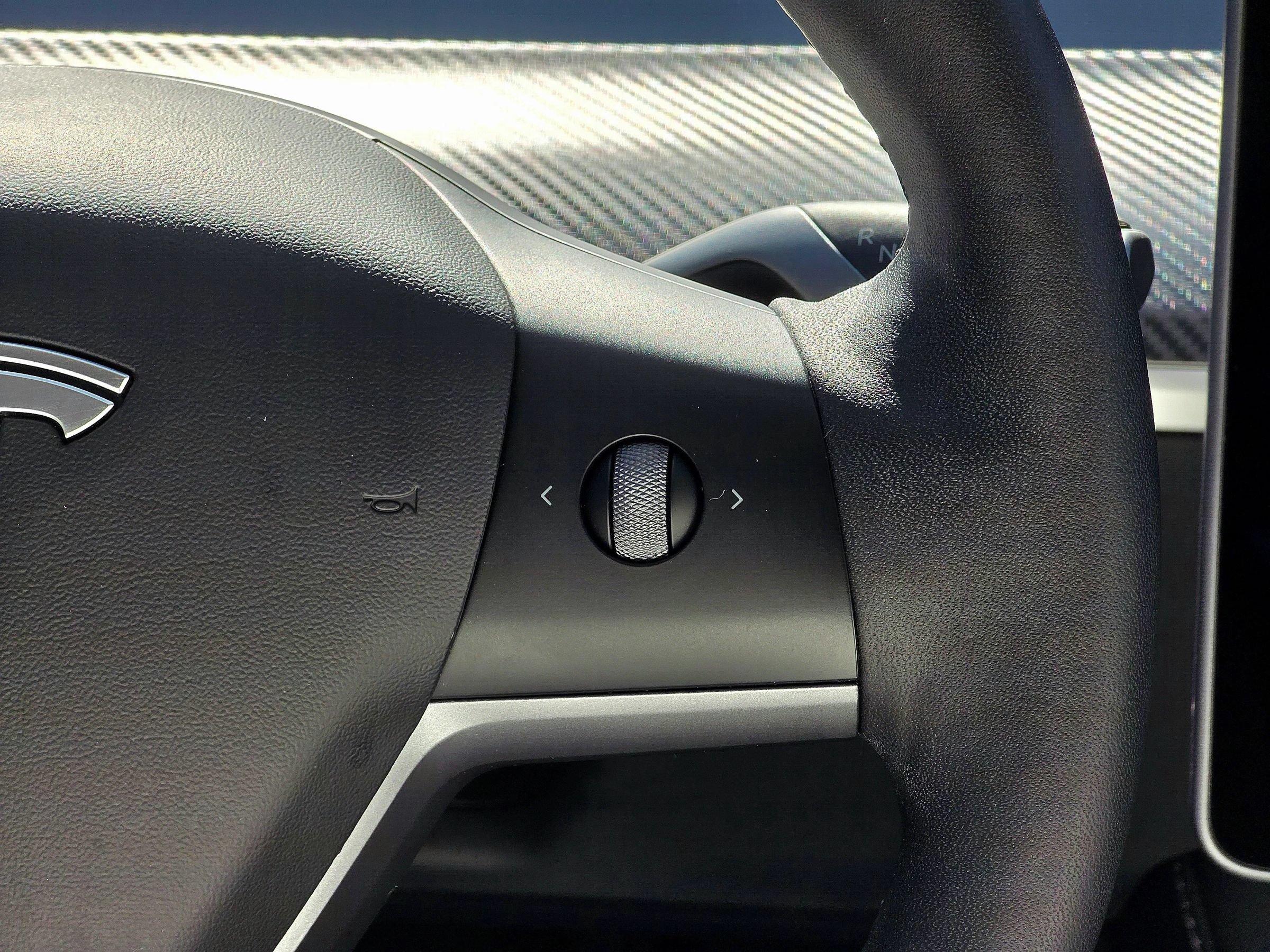 Used 2022 Tesla Model Y Long Range AWD/4WD image 23