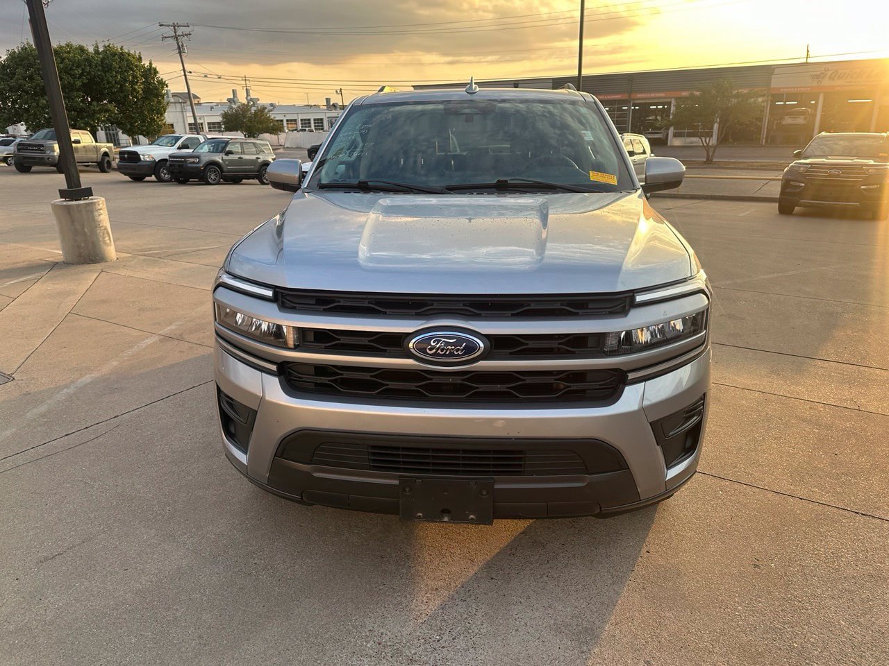Used 2022 Ford Expedition XLT RWD image 2