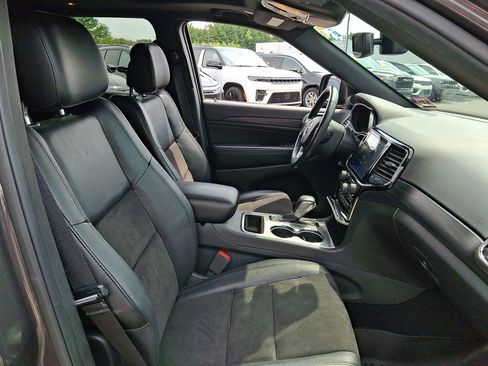 Used 2019 Jeep Grand Cherokee Altitude AWD/4WD image 12