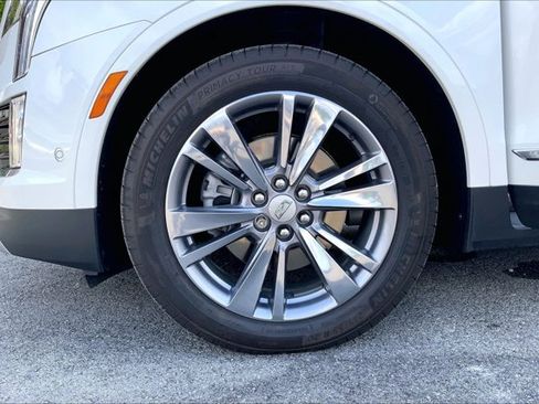 Used 2024 Cadillac XT5 Premium Luxury w/ Technology Package AWD/4WD image 8