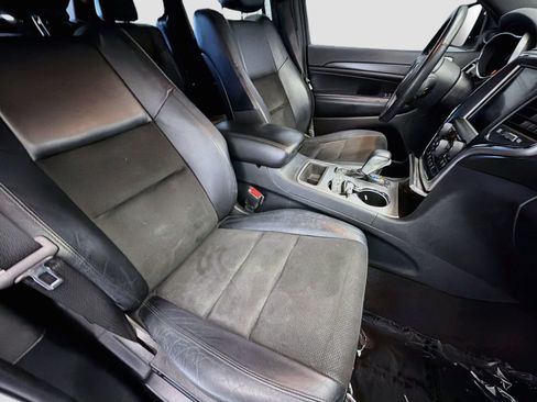 Used 2018 Jeep Grand Cherokee Altitude RWD image 15