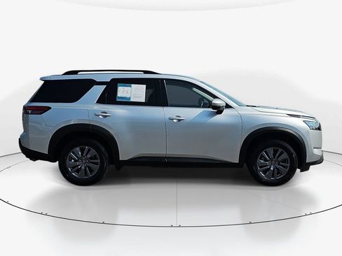 Used 2024 Nissan Pathfinder SV FWD image 5