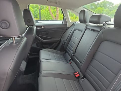 Used 2024 Volkswagen Jetta SE FWD image 14