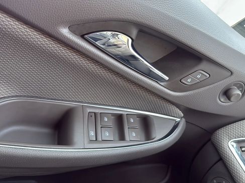 Used 2017 Chevrolet Cruze LT image 22