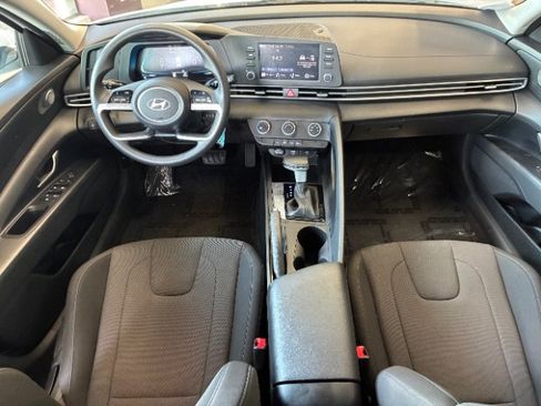 Used 2026 Hyundai Elantra SE FWD image 11