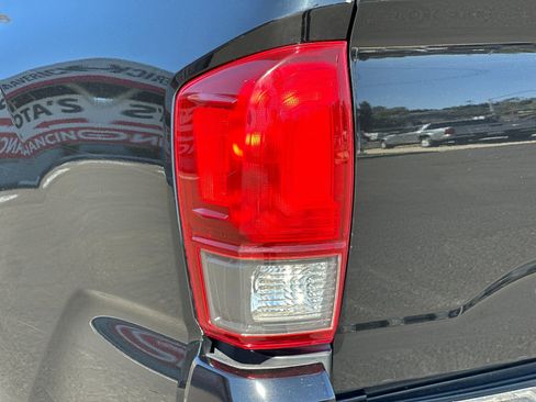 Used 2022 Toyota Tacoma SR image 22