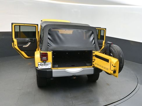 Used 2015 Jeep Wrangler Unlimited Sahara w/ Connectivity Group image 49