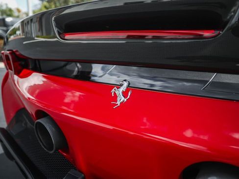 Used 2023 Ferrari SF90 Spider image 17