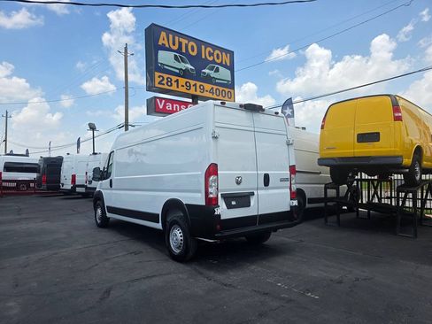 Used 2025 RAM ProMaster 2500 w/ Convenience Group FWD image 2