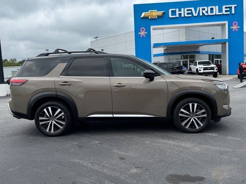 Used 2023 Nissan Pathfinder Platinum w/ Cargo Package image 2