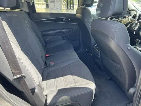 Used 2016 Kia Sorento LX w/ LX Convenience Package FWD image 16