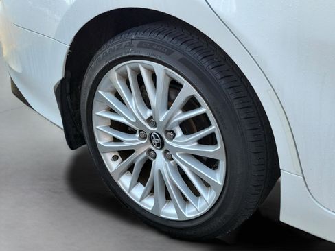 Used 2018 Toyota Camry XLE image 15