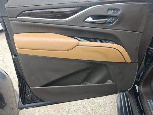 Used 2022 Cadillac Escalade Premium Luxury image 12