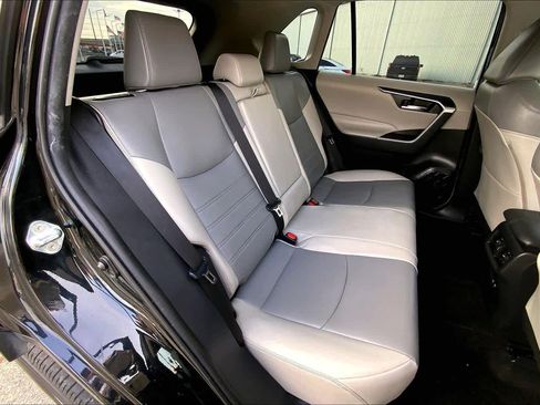Used 2021 Toyota RAV4 XLE Premium FWD image 19