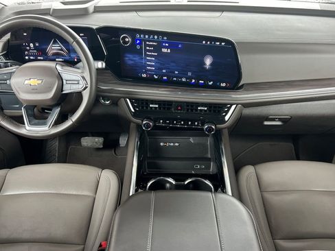 Used 2025 Chevrolet Suburban LT AWD/4WD image 21