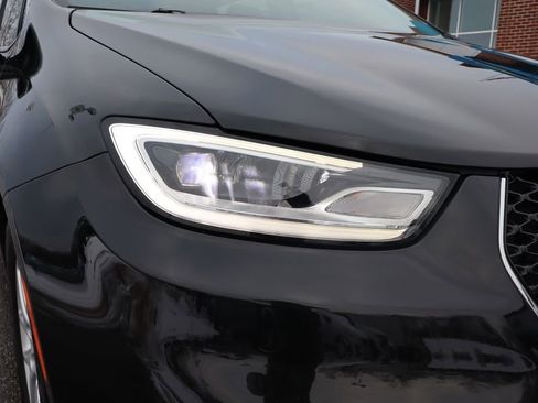 Used 2021 Chrysler Pacifica Touring-L w/ Uconnect Theater Family Group image 5