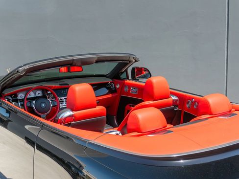 Used 2019 Rolls-Royce Dawn RWD image 85