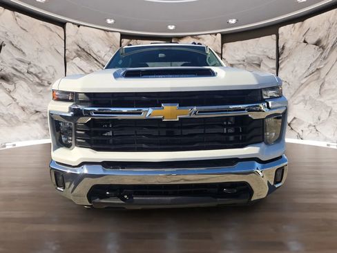 Used 2025 Chevrolet Silverado 3500 LT w/ Convenience Package image 2