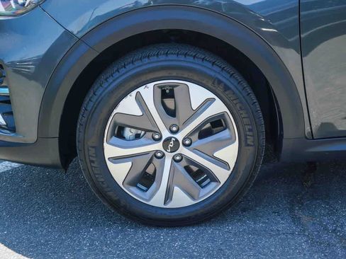 Certified 2022 Kia Niro EX FWD image 9
