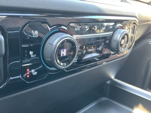 Used 2024 Chevrolet Silverado 2500 High Country image 11