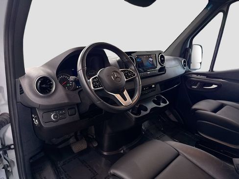 Used 2024 Mercedes-Benz Sprinter 2500 image 9