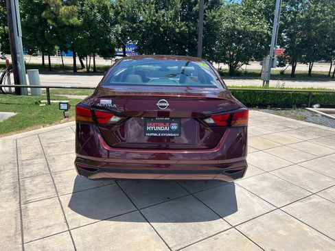 Used 2025 Nissan Altima 2.5 SV FWD image 12