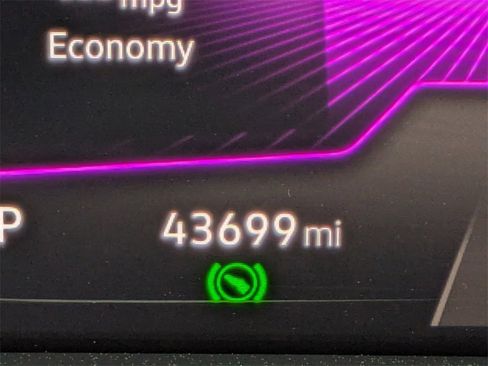 Used 2023 Volkswagen Tiguan SE R-Line image 32