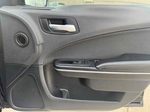 Used 2017 Dodge Charger SE image 21