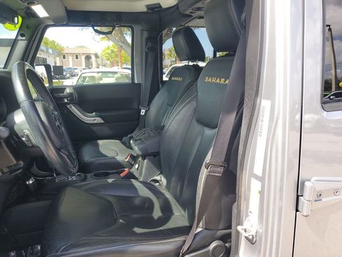 Used 2015 Jeep Wrangler Unlimited Sahara w/ Connectivity Group image 21