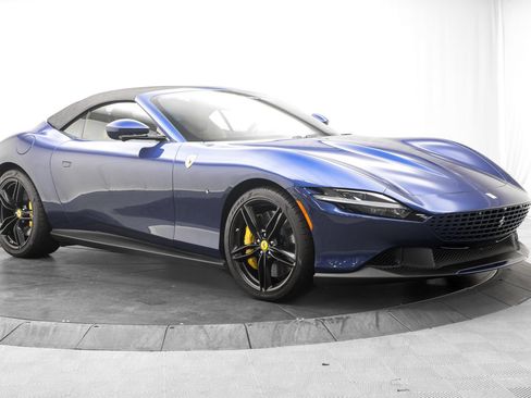 Used 2025 Ferrari Roma Spider RWD image 9