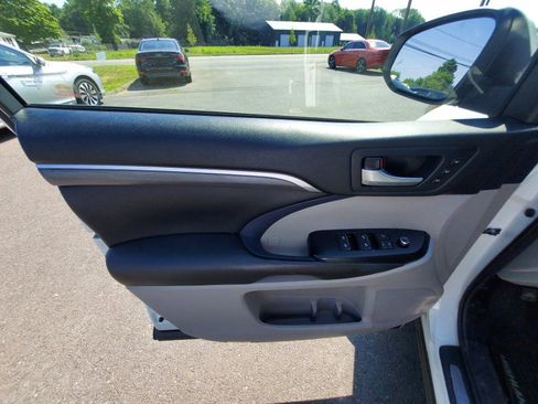 Used 2018 Toyota Highlander Limited Platinum AWD/4WD image 8