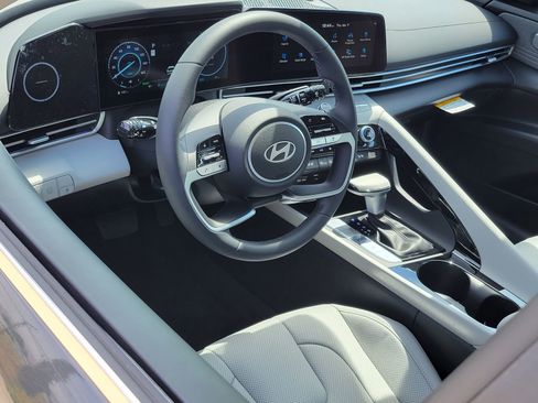 New 2026 Hyundai Elantra Limited FWD image 5