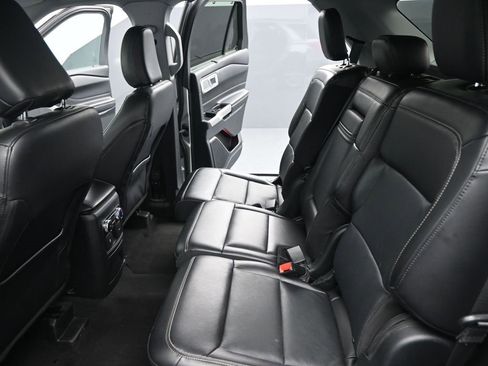 Used 2023 Ford Explorer Limited image 15