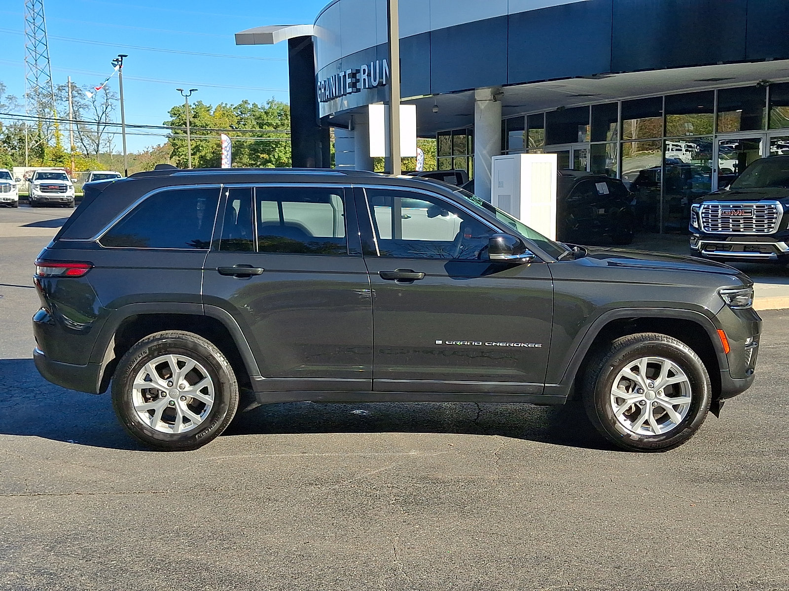 Used 2024 Jeep Grand Cherokee Limited AWD/4WD image 7