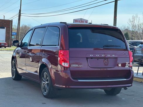 Used 2017 Dodge Grand Caravan SXT image 8