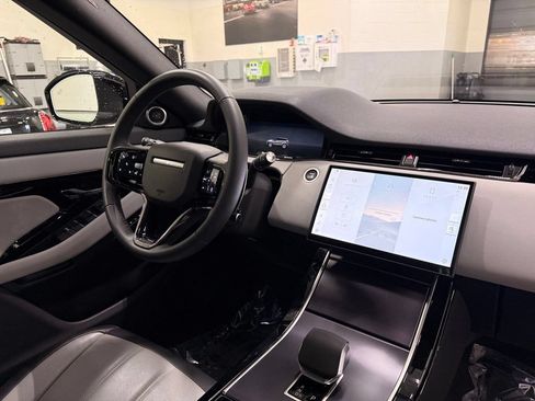 Used 2026 Land Rover Range Rover Evoque Dynamic SE AWD/4WD image 30