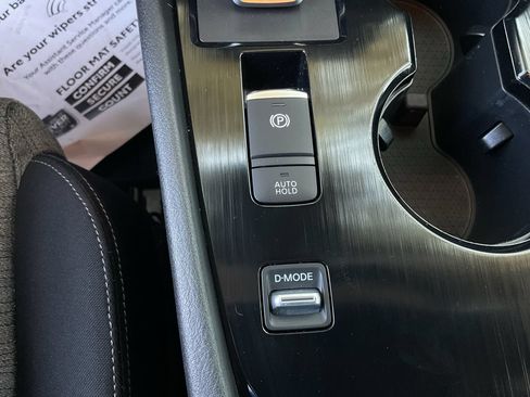 Used 2023 Nissan Rogue SV FWD image 23