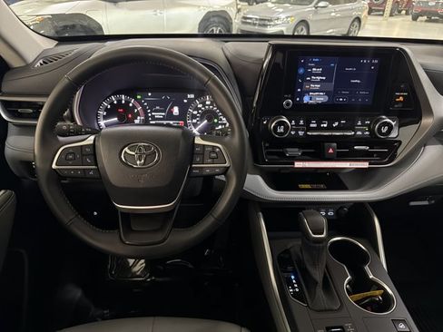 Used 2026 Toyota Highlander XLE AWD/4WD image 28