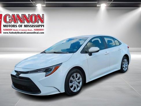 Used 2023 Toyota Corolla LE image 1