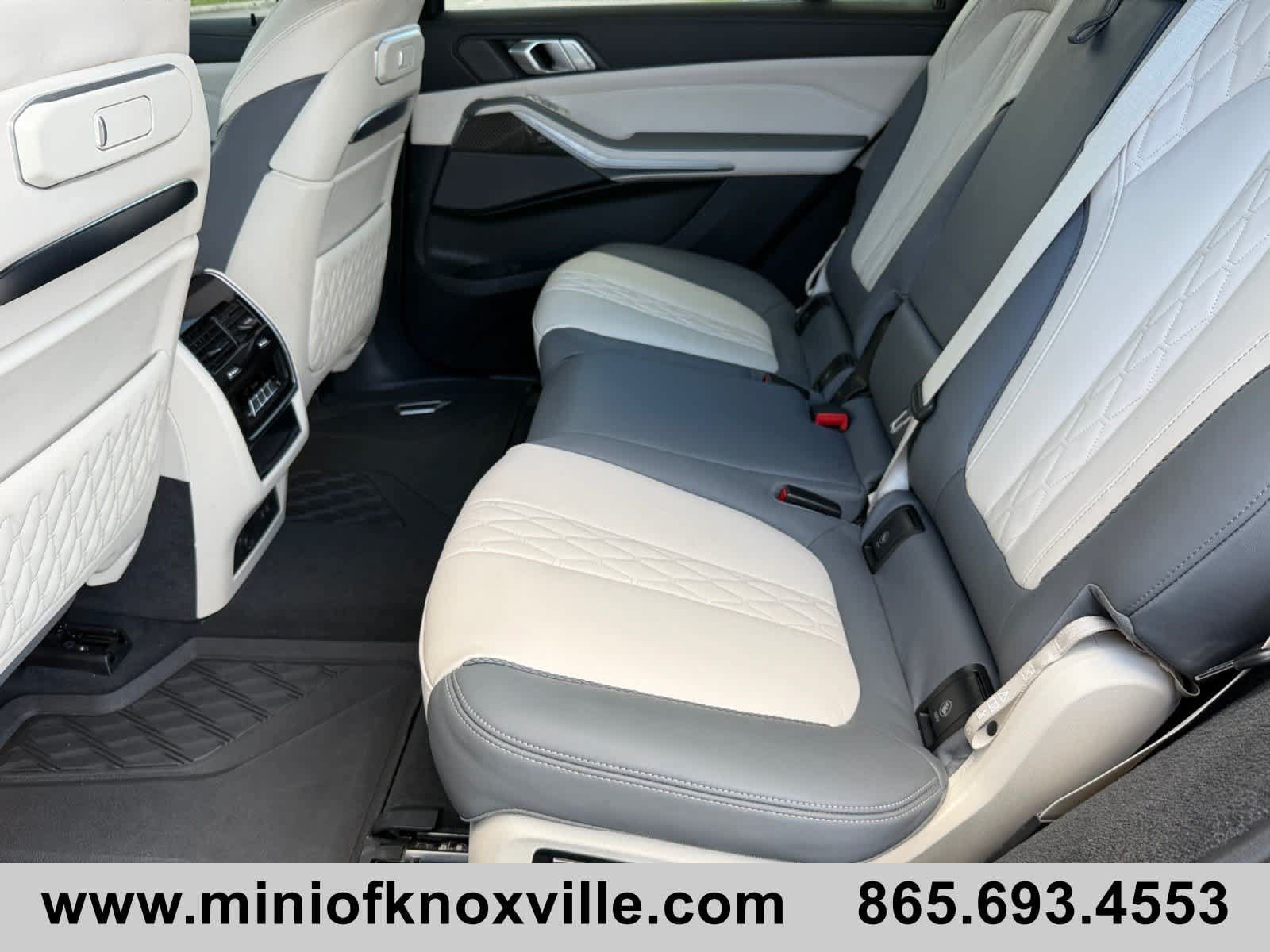 Used 2024 BMW X7 M60i AWD/4WD image 19
