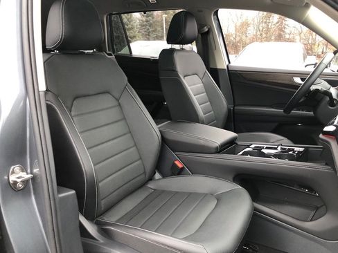 Used 2025 Volkswagen Atlas SEL image 34