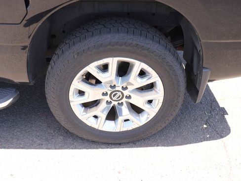 Used 2020 Nissan Titan SL w/ Moonroof Package AWD/4WD image 9