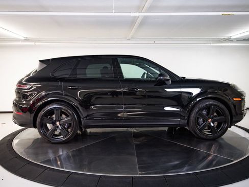 Certified 2026 Porsche Cayenne AWD/4WD image 8