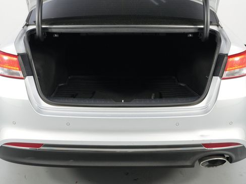 Used 2016 Kia Optima EX w/ Premium Package image 9